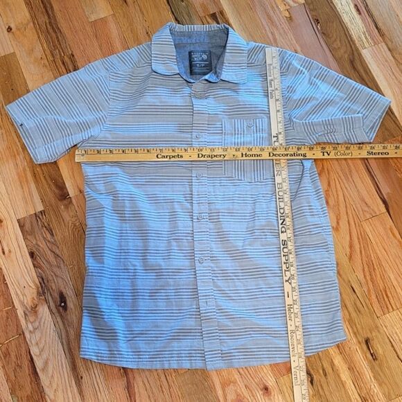 Mountain Hardwear Small Gray Striped Short Sleeve Button Up - Picture 5 of 5